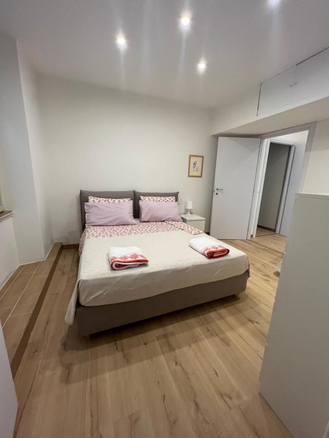 Alla Scalinata Del Teatro Rossetti Confort Suites Parcheggio Триест Экстерьер фото