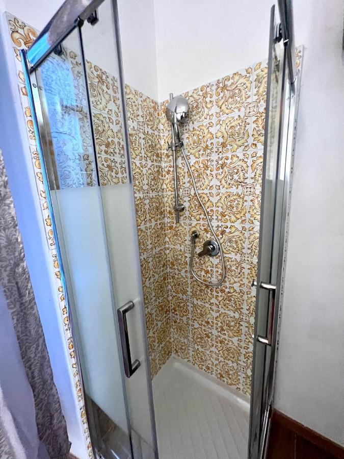 Alla Scalinata Del Teatro Rossetti Confort Suites Parcheggio Триест Экстерьер фото