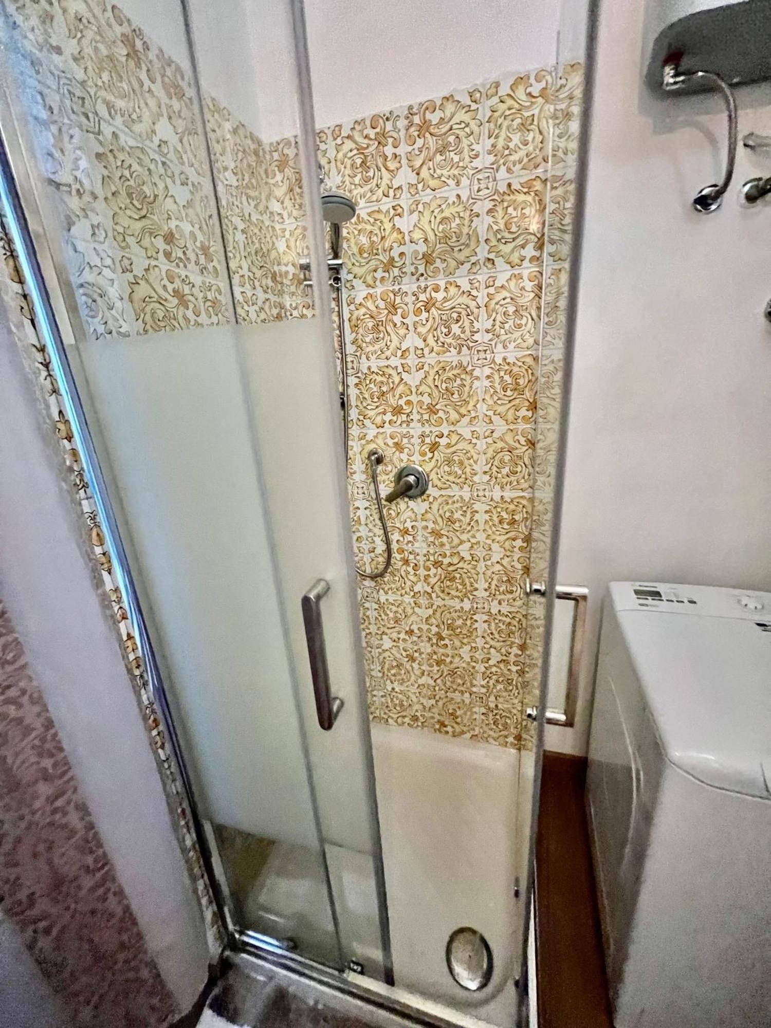Alla Scalinata Del Teatro Rossetti Confort Suites Parcheggio Триест Экстерьер фото