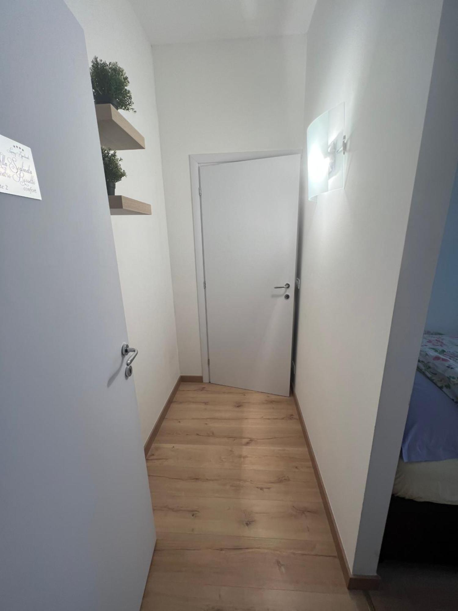 Alla Scalinata Del Teatro Rossetti Confort Suites Parcheggio Триест Экстерьер фото