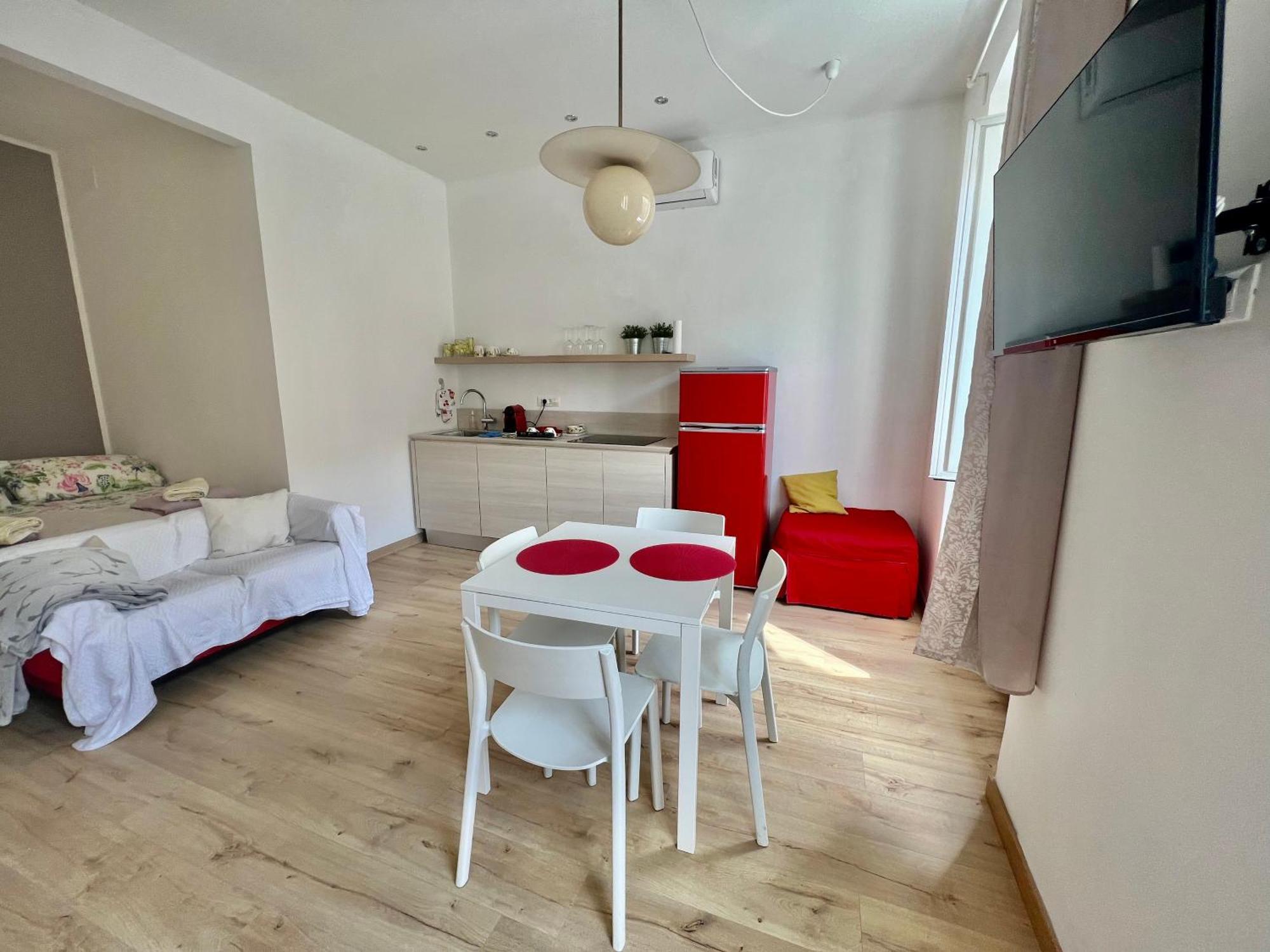 Alla Scalinata Del Teatro Rossetti Confort Suites Parcheggio Триест Экстерьер фото